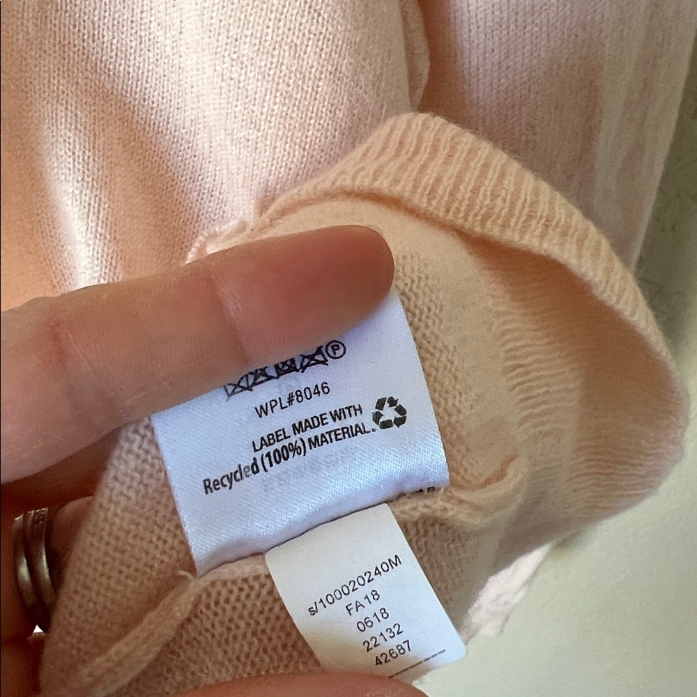Light pink cashmere sweater - Picture 7 of 9
